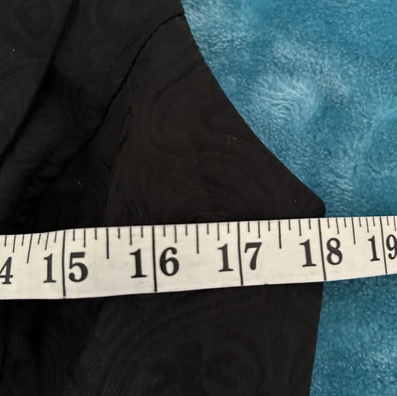 Hearts & Roses London Elegant Black Vest - Picture 8 of 10